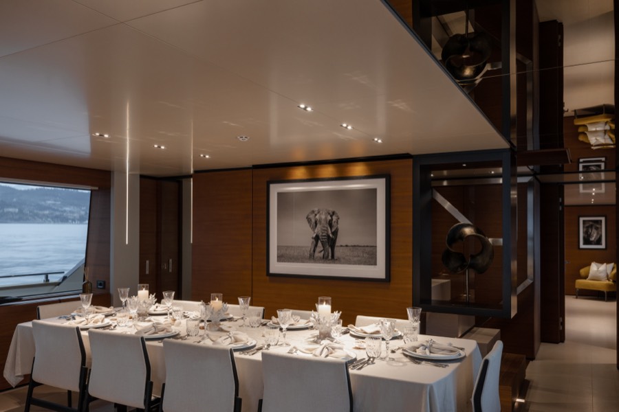 Dining salon