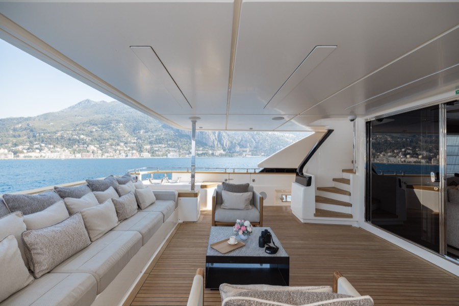 Foredeck lounge